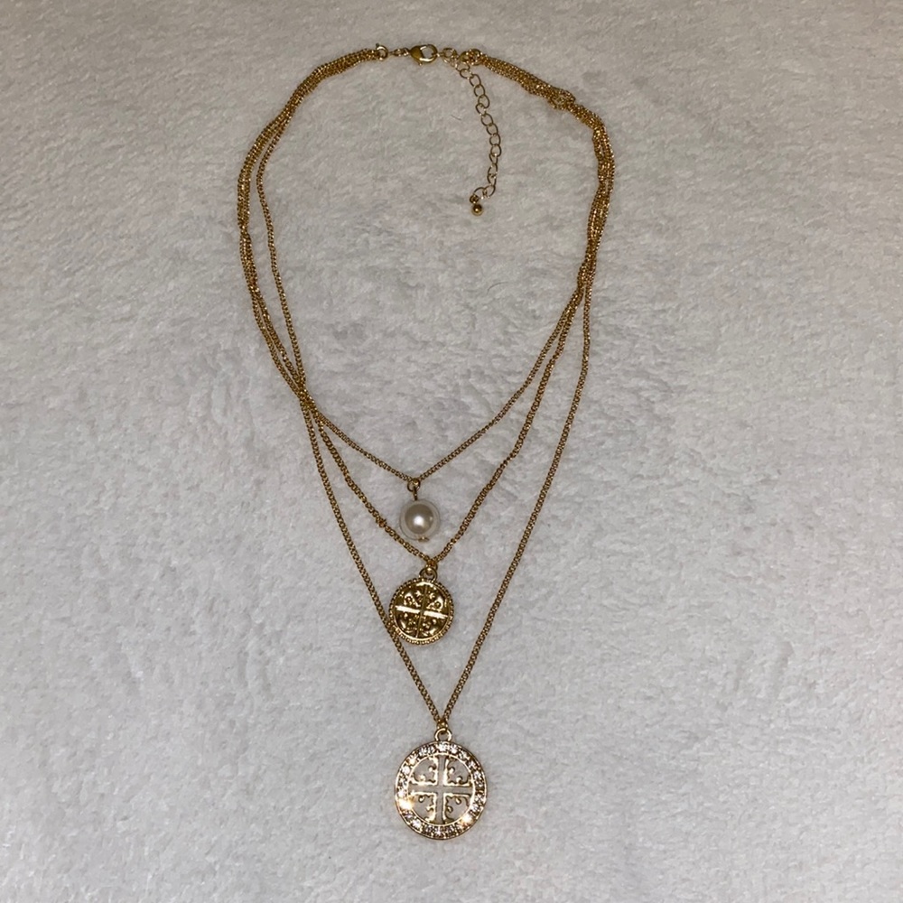 Gorgeous 3 stranded necklace